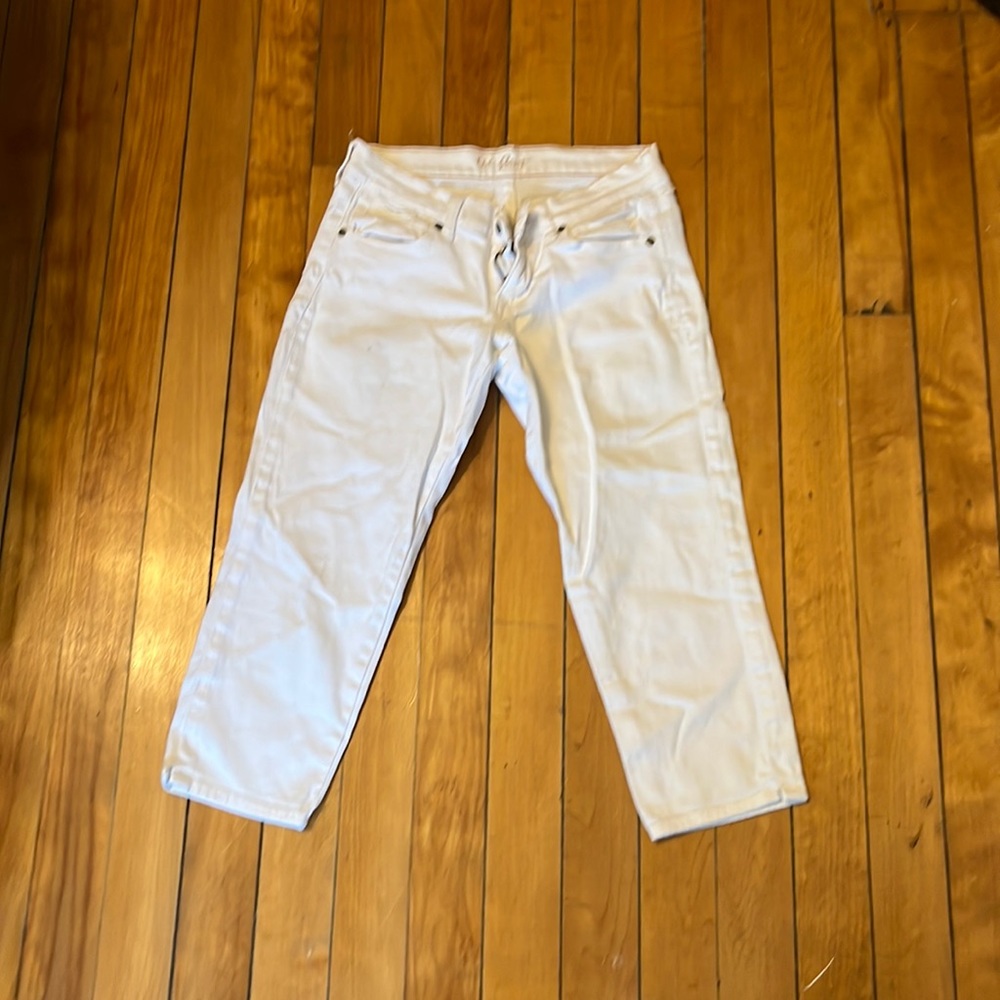 Gap, white jean capri, mid-rise